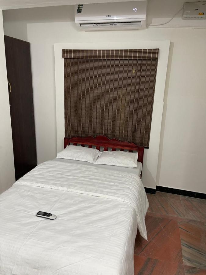 Eness Hostels Пудучеррі Екстер'єр фото