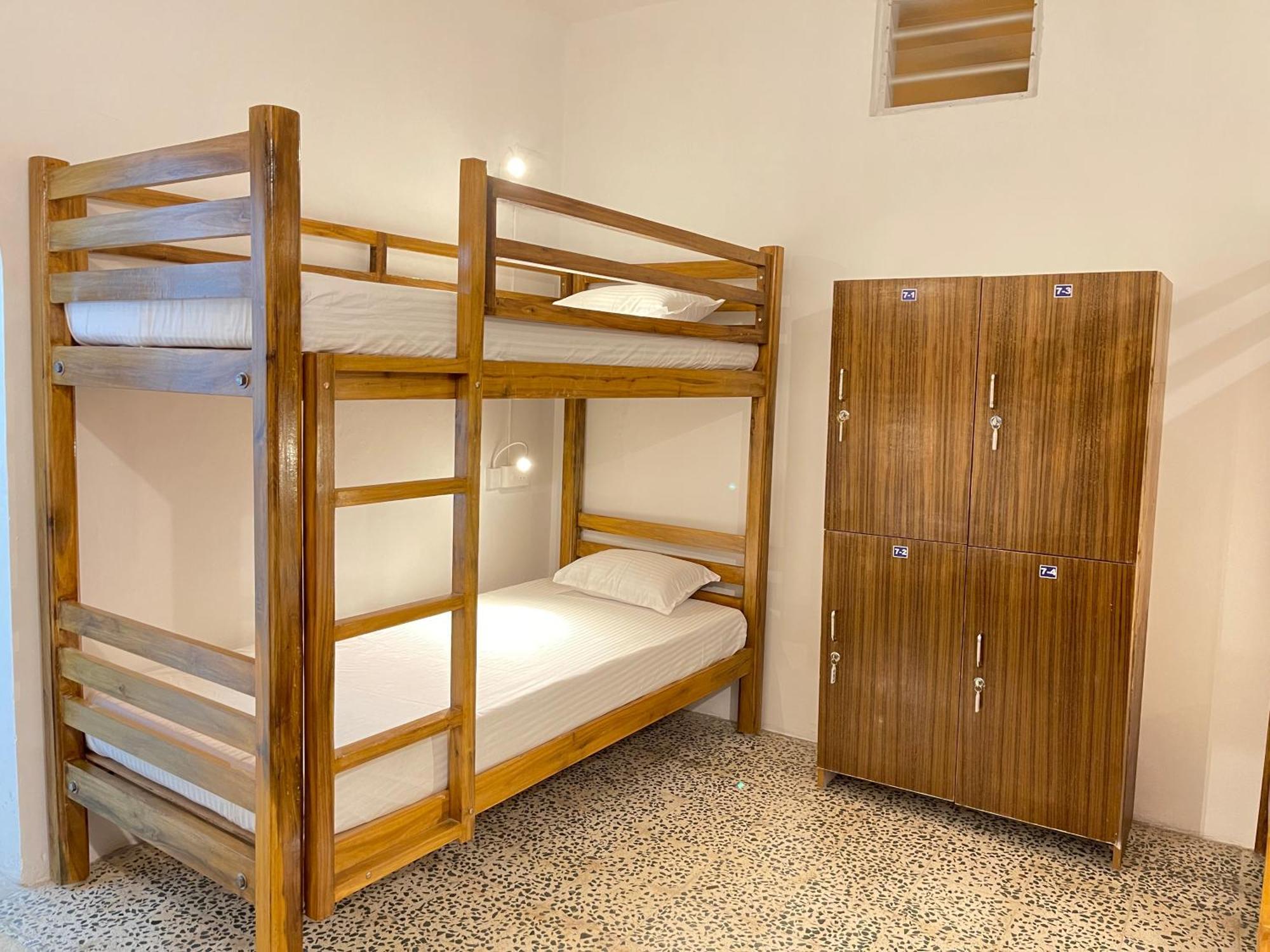 Eness Hostels Пудучеррі Екстер'єр фото
